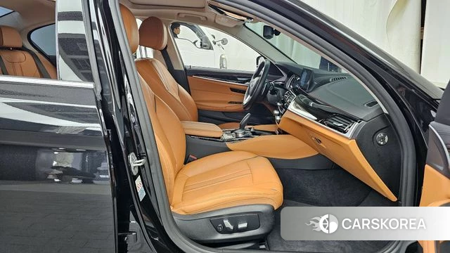 BMW 5 Series (G30) 2018 Черный из Кореи, фото 2