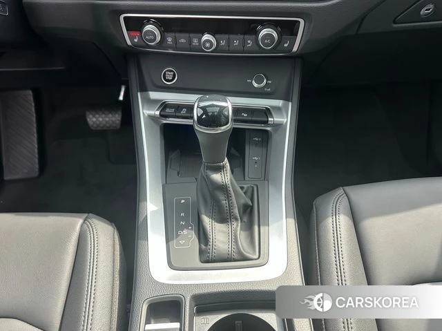 Audi Q3 (F3) 2026 Черный из Кореи, фото 2