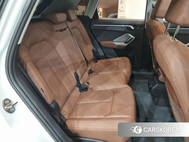 Audi Q3 (F3) 2023 Белый из Кореи, фото 2