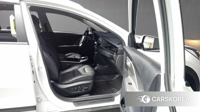 Kia Niro Plus 2022 Белый из Кореи, фото 2