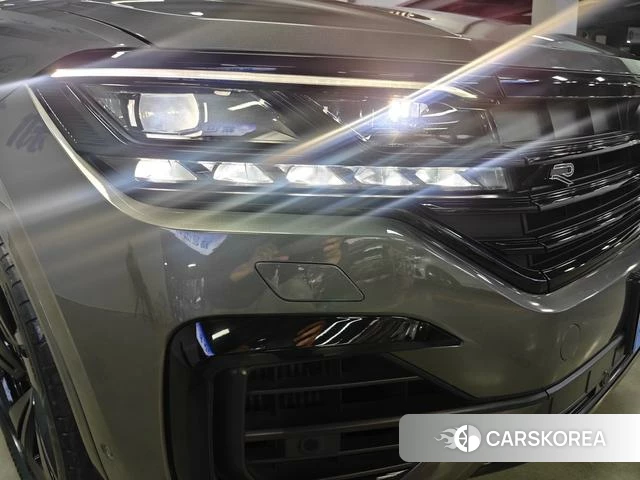 Volkswagen Touareg 2022 Коричневый из Китая, фото 2