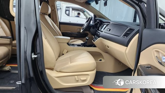 Kia The New Carnival 2019 Черный из Кореи, фото 2