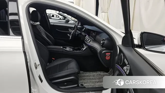 Mercedes-Benz E-Class W213 2023 Белый из Кореи, фото 2