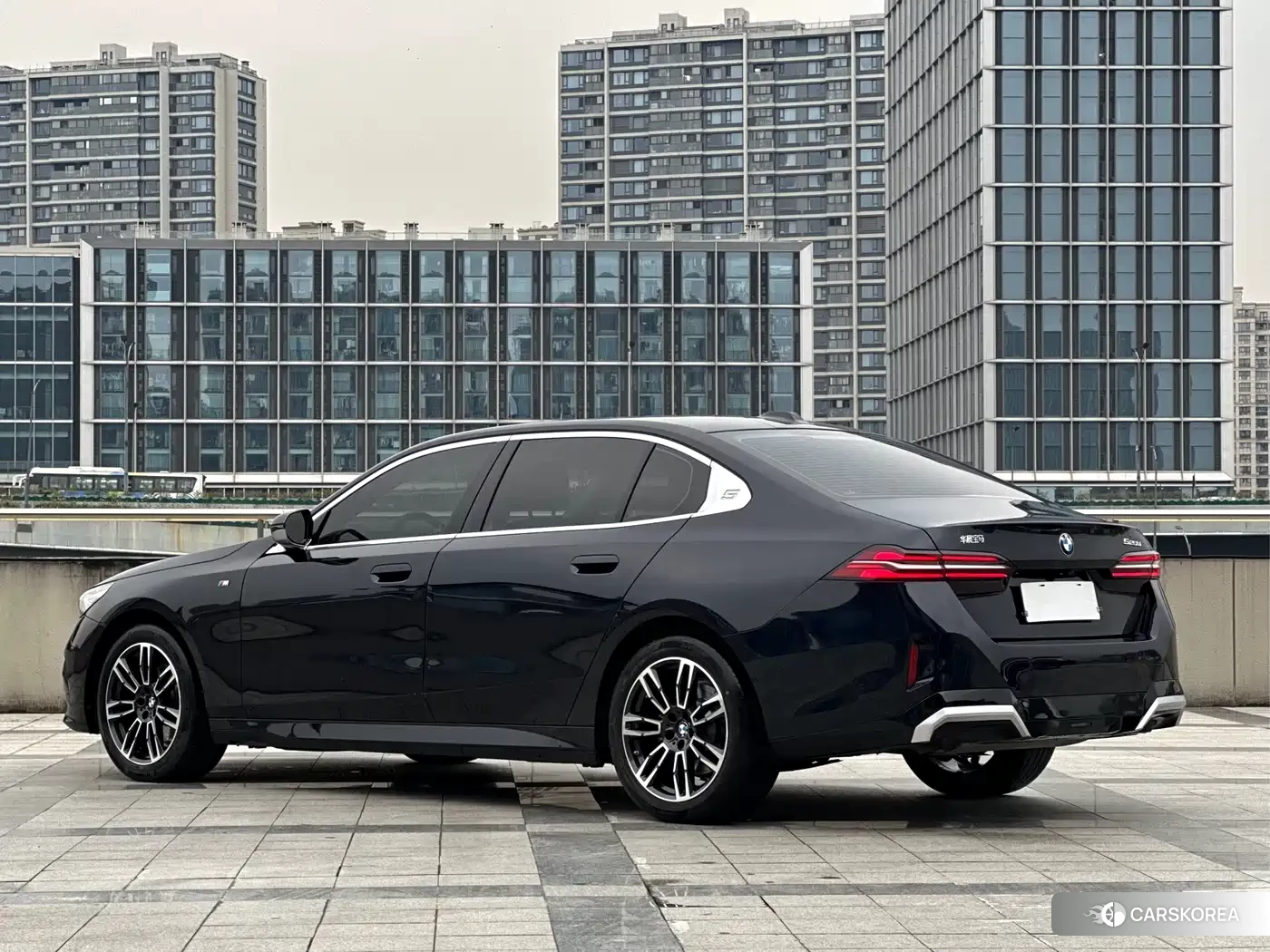 BMW 5 series 2024 Черный из Китая, фото 2