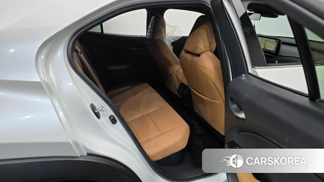 Lexus UX300h 2024 Белый из Кореи, фото 2