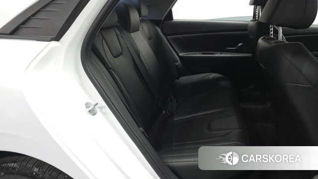 Hyundai Avante Hybrid (CN7) 2022 Белый из Кореи, фото 2