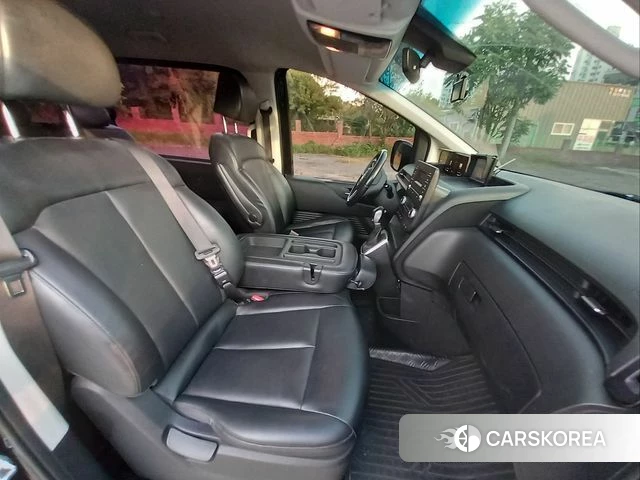 Hyundai Staria 2021 Черный из Кореи, фото 2