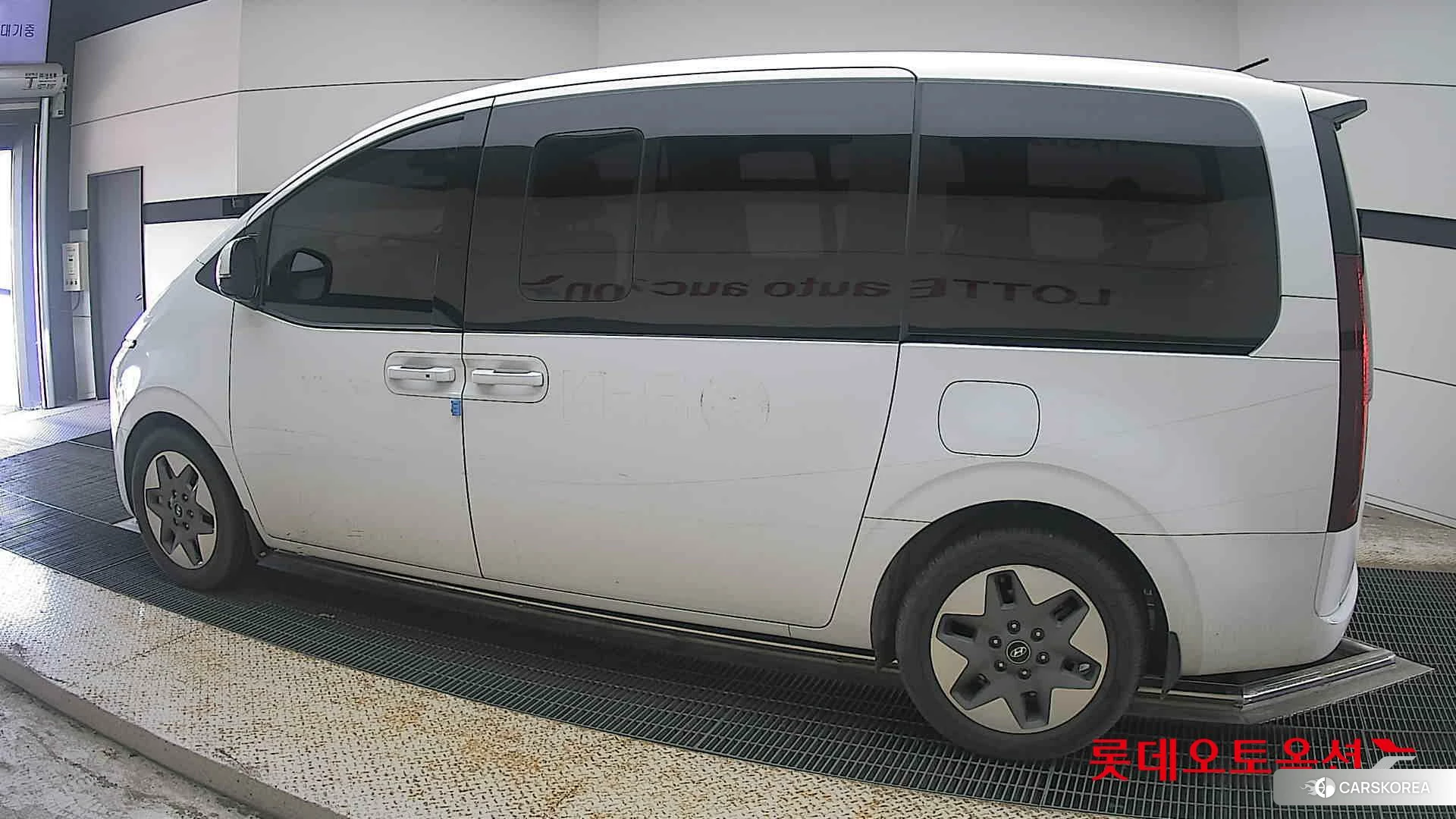 Hyundai Staria 2022 Белый из Кореи, фото 2
