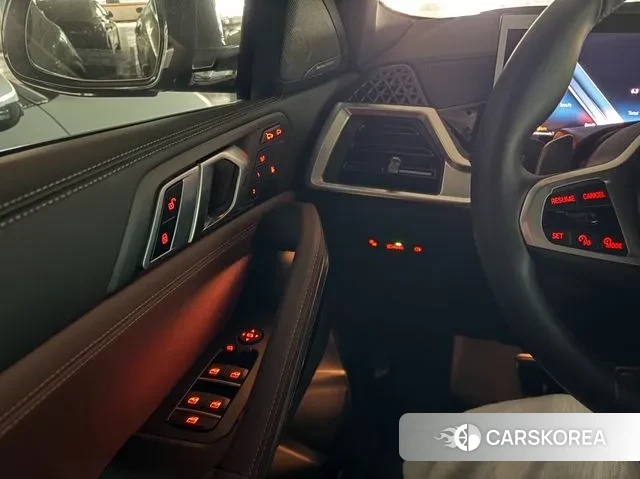 BMW X6 (G06) 2025 Черный из Кореи, фото 2