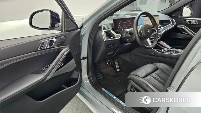 BMW X6 (G06) 2025 Серебристо-серый из Кореи, фото 2