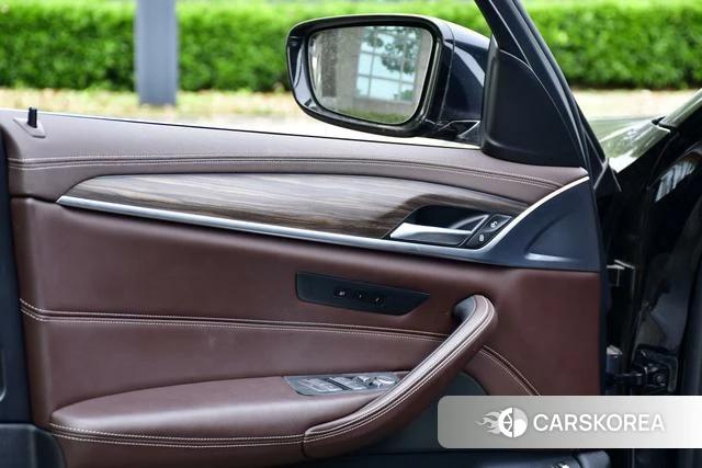 BMW 5 series PHEV 2019 Черный из Китая, фото 2