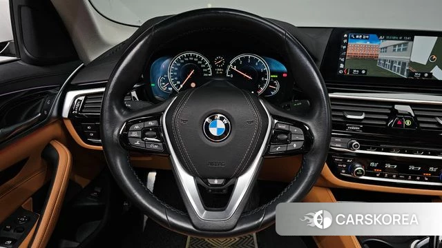 BMW 5 Series (G30) 2018 Белый из Кореи, фото 2
