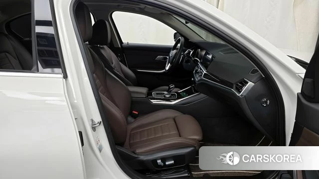 BMW 3 Series (G20) 2022 Белый из Кореи, фото 2