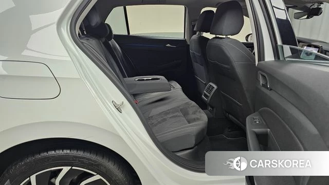 Volkswagen Golf 8th Generation 2022 Белый из Кореи, фото 2