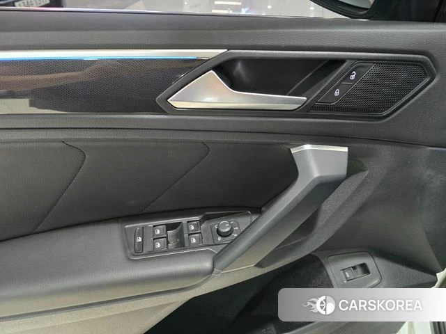 Volkswagen Tiguan second Generation 2022 Белый из Кореи, фото 2