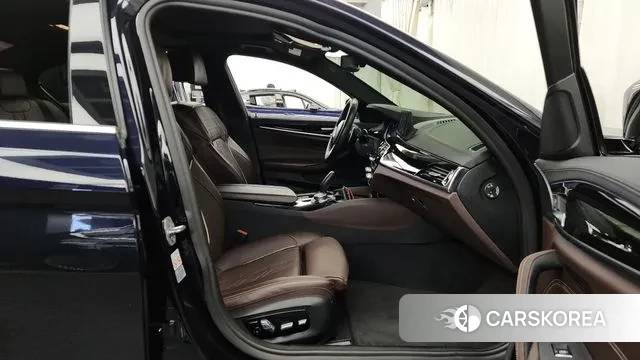 BMW 5 Series (G30) 2018 Черный из Кореи, фото 2