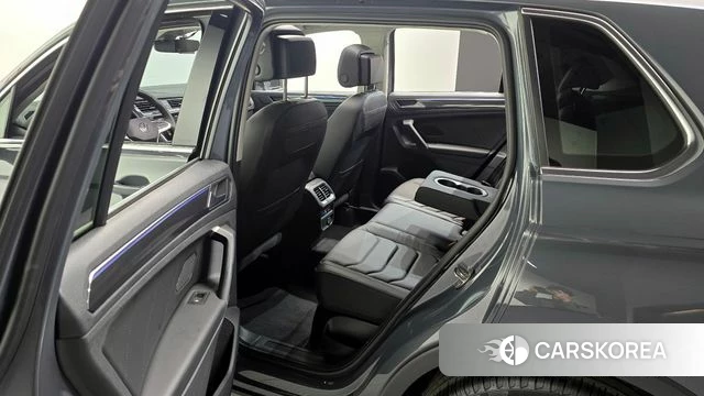 Volkswagen Tiguan second Generation 2024 Серебристо-серый из Кореи, фото 2