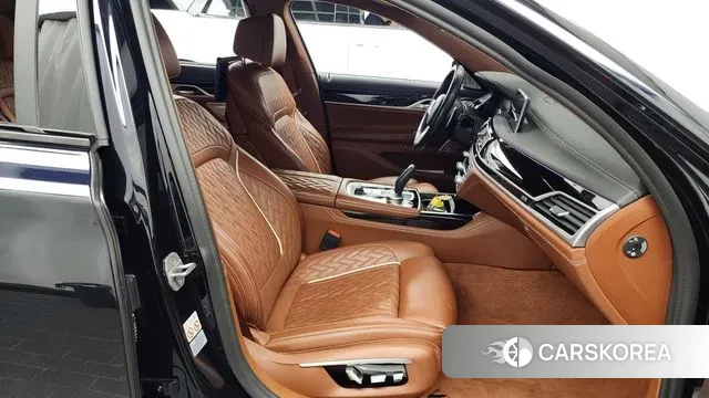 BMW 7 Series (G11) 2022 Черный из Кореи, фото 2