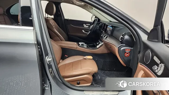 Mercedes-Benz E-Class W213 2020 Серый из Кореи, фото 2