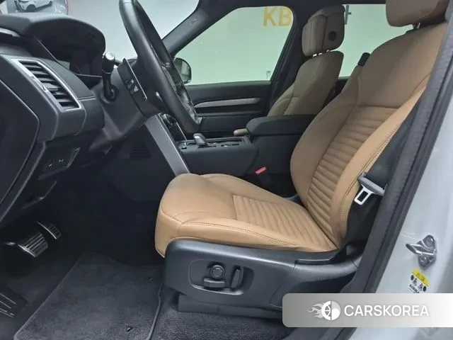 Land Rover Discovery 5 2023 Белый из Кореи, фото 2