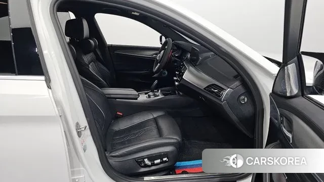 BMW 5 Series (G30) 2019 Белый из Кореи, фото 2