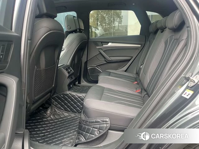 Audi Q5L 2023 Темно-серый из Китая, фото 2