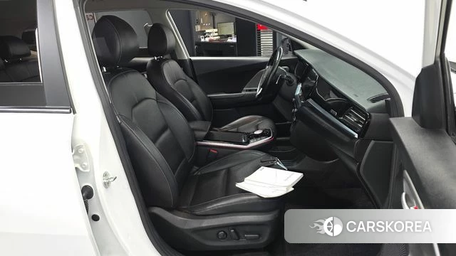 Kia Niro Plus 2022 Белый из Кореи, фото 2
