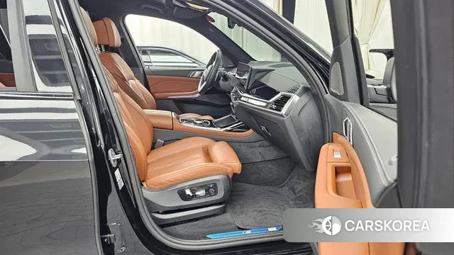BMW X7 (G07) 2024 Черный из Кореи, фото 2
