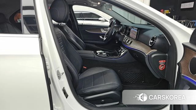 Mercedes-Benz E-Class W213 2018 Белый из Кореи, фото 2