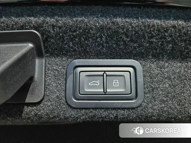 Audi A6 (C8) 2023 Черный из Кореи, фото 2