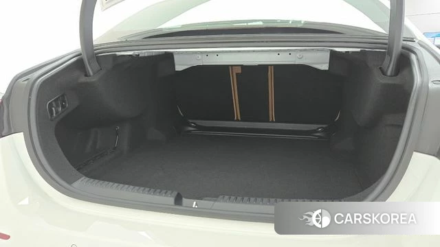 Mercedes-Benz E-Class W214 2026 Белый из Кореи, фото 2