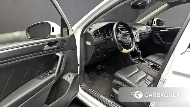 Volkswagen Tiguan second Generation 2020 Белый из Кореи, фото 2