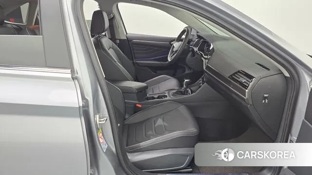 Volkswagen 7th Generation of Jetta 2024 Серебристо-серый из Кореи, фото 2