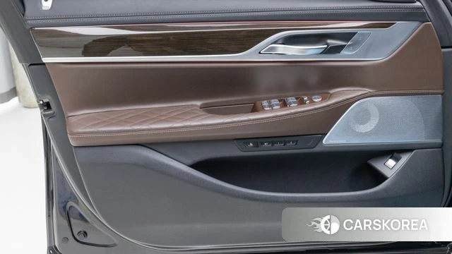 BMW 7 Series (G11) 2022 Черный из Кореи, фото 2