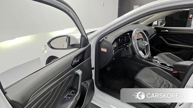 Volkswagen 7th Generation of Jetta 2024 Белый из Кореи, фото 2