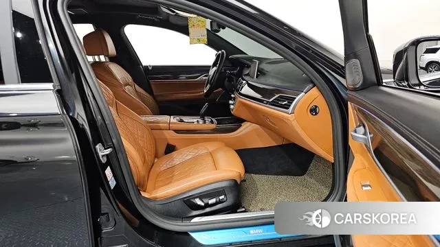 BMW 7 Series (G11) 2021 Черный из Кореи, фото 2