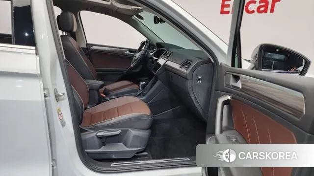 Volkswagen Tiguan Allspace 2022 Белый из Кореи, фото 2