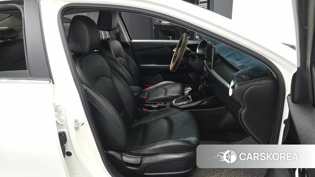 Kia The New K3 2nd generation 2022 Белый из Кореи, фото 2