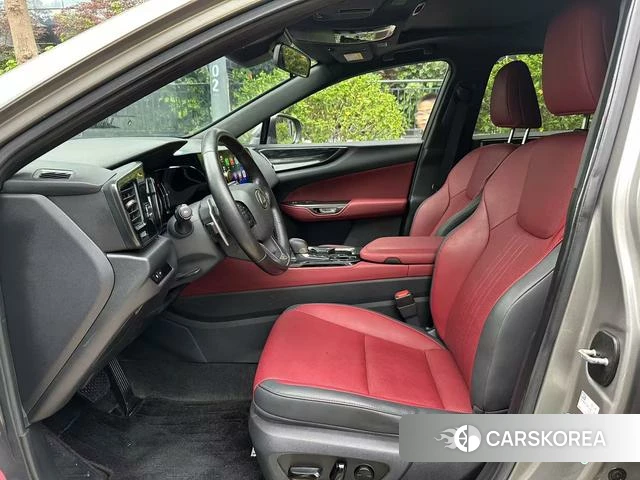 Lexus NX 2023 Серебристо-серый из Китая, фото 2