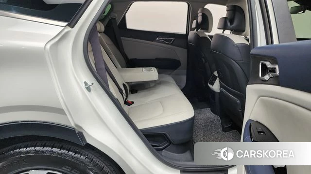 Kia Sportage 5th Generation Hybrid 2024 Белый из Кореи, фото 2