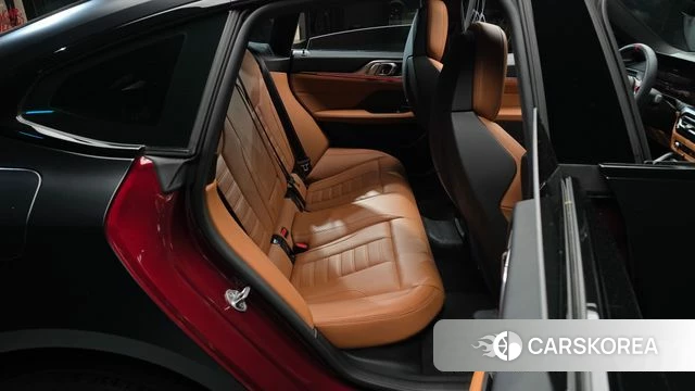 BMW i4 2023 Красный из Кореи, фото 2