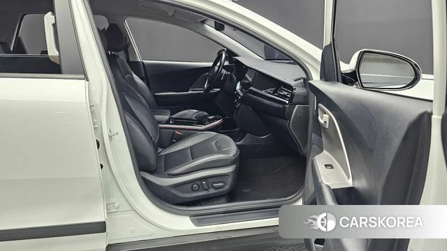 Kia Niro Plus 2022 Белый из Кореи, фото 2
