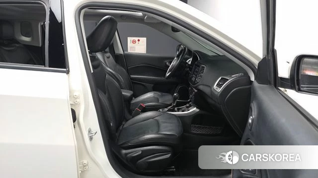 Jeep Compass 2nd Generation 2018 Белый из Кореи, фото 2