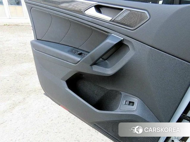 Volkswagen Tiguan second Generation 2022 Белый из Кореи, фото 2