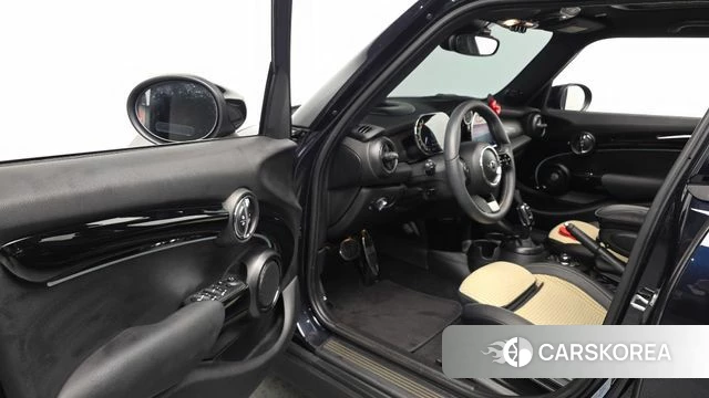 Mini Cooper S 2023 Черный из Кореи, фото 2