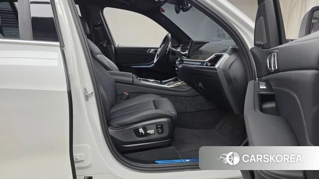 BMW X7 (G07) 2025 Белый из Кореи, фото 2