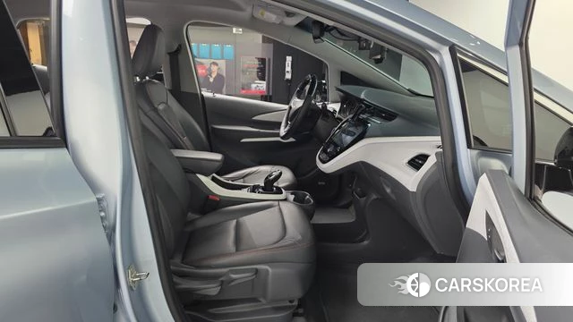 Chevrolet (GM Daewoo) Bolt EV 2018 Светло-серебряный цвет из Кореи, фото 2