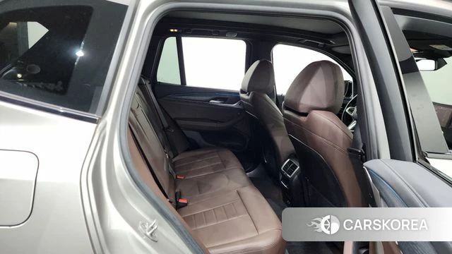 BMW iX3 2024 Серебристо-серый из Кореи, фото 2