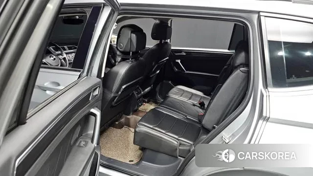 Volkswagen Tiguan Allspace 2020 Серебристо-серый из Кореи, фото 2
