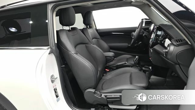 Mini Cooper 2023 Белый из Кореи, фото 2